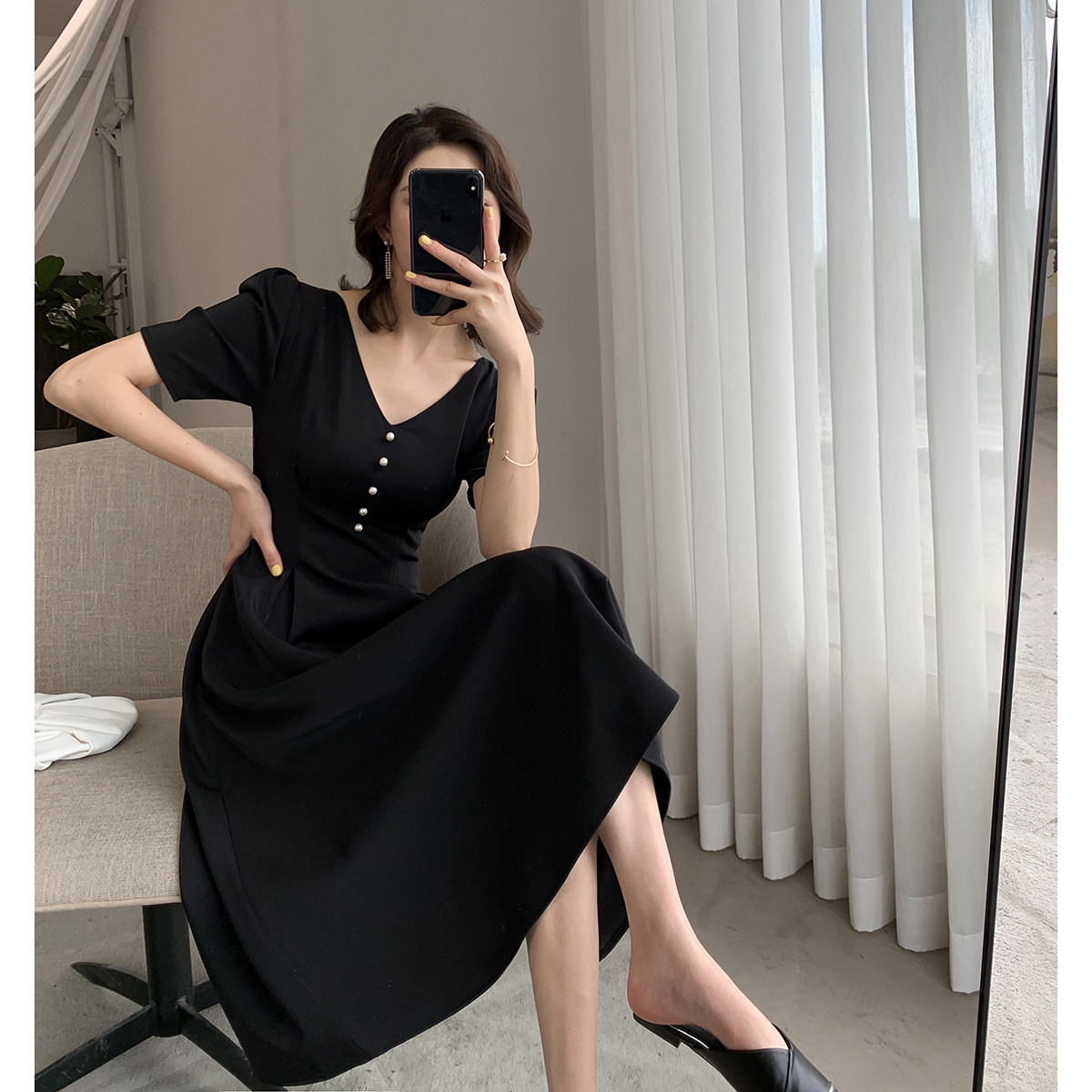 Guo Ge custom black dress women's 2022 new summer dress V-neck waist slim Hepburn style slim little black dress
