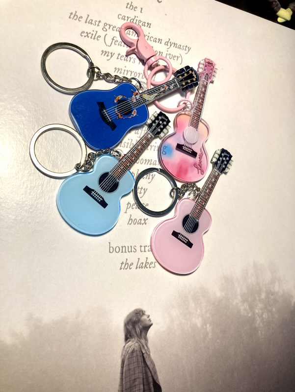 Taylor Swift-Style Acrylic Guitar Pendant Keychain, Taylor Swift Merchandise, European and American Popular Decorations