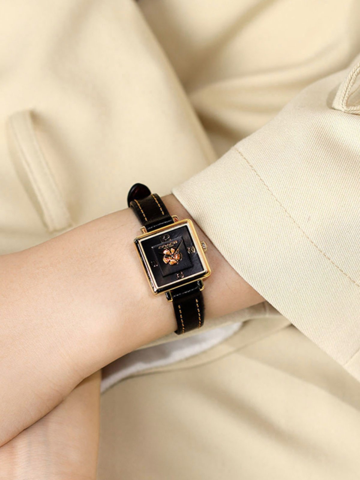 COACH Cass Series Tea Rose Quartz Small Sugar Cube European and American Style Women's Watch as a Gift for Girlfriend