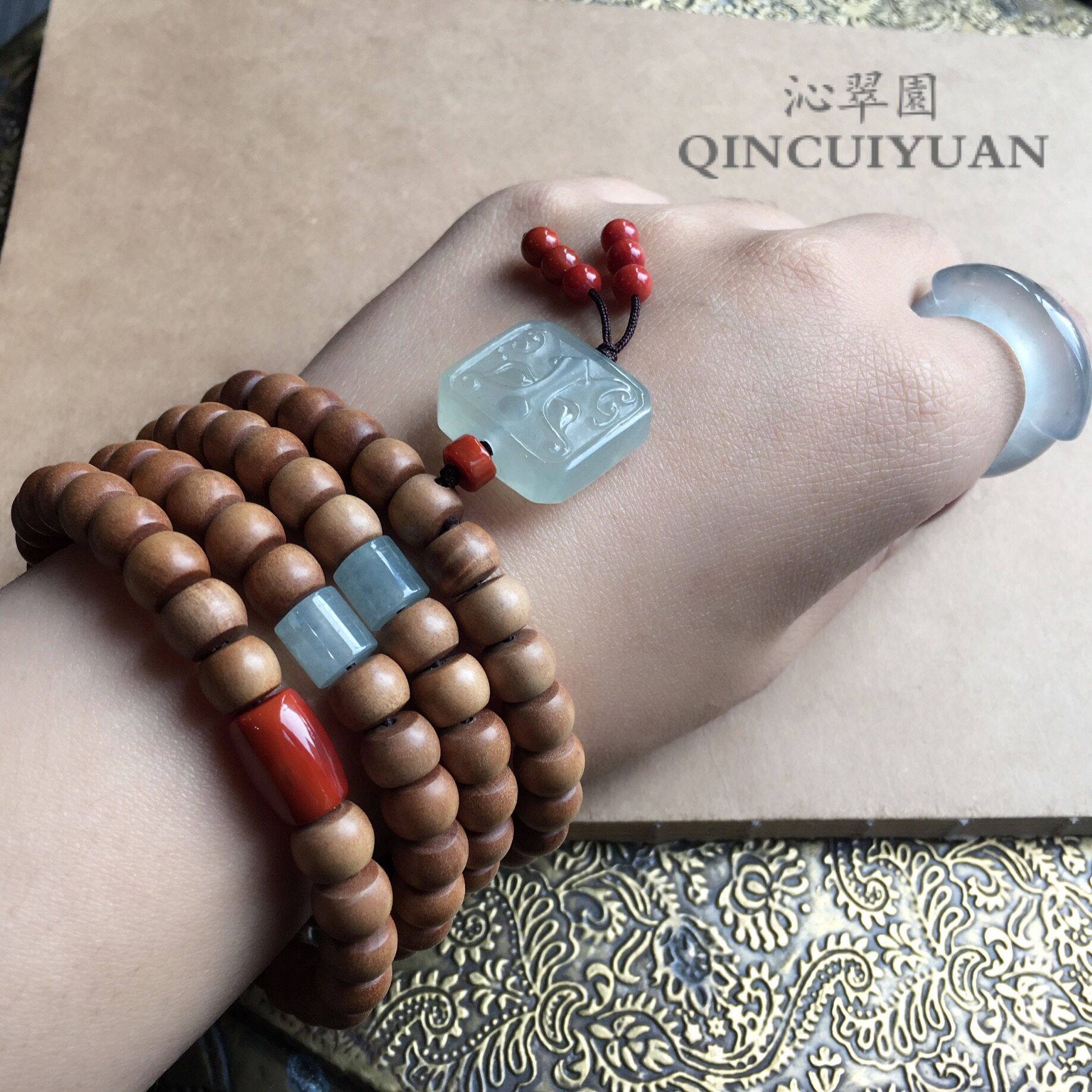 Myanmar natural jade A goods high Bingrui beast species tiger pendant 108 sandalwood hand Kushiro