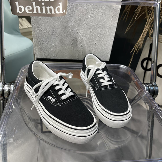 Thirteen line bosses, the same thick -soled black classic canvas shoes spring season, low -top Korean casual women's shoes