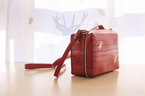  Elegant Poetry Landei Special Cabinet Gift Autumn Crocodile Tattoyale red makeup case Inclinable Cross Single Shoulder Bag
