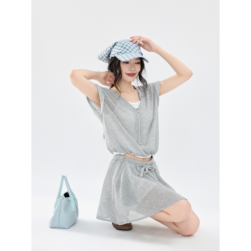 Gray Half-Open Collar Short-Sleeved Knitted Suit for Women, Thin Loose-Fitting Design Top, High-Waisted Skirt, Casual Two-Piece Set
