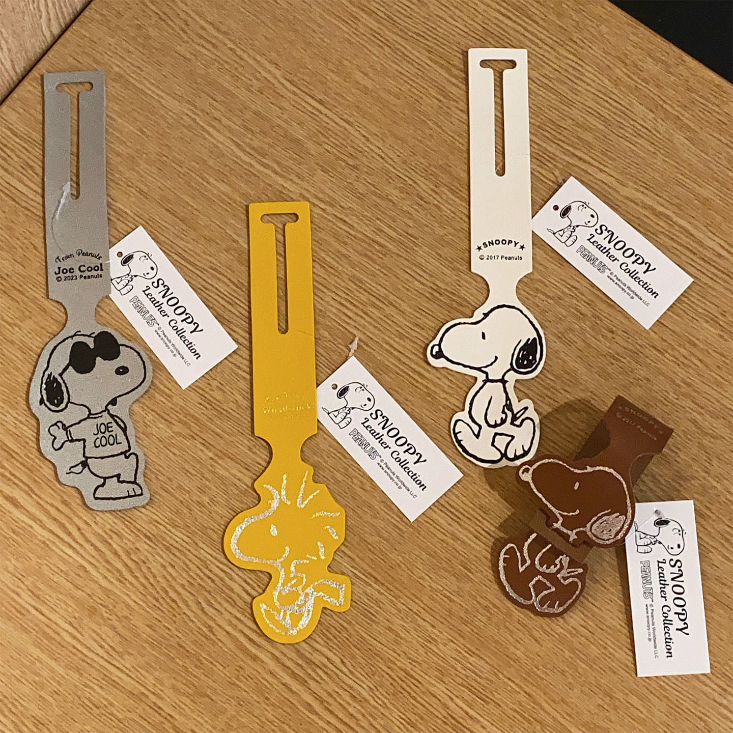 可愛くてクリエイティブな日本風の漫画犬デザインのPU製ラゲッジタグ。旅行バッグ、紛失防止タグ、荷物識別タグとして最適です。