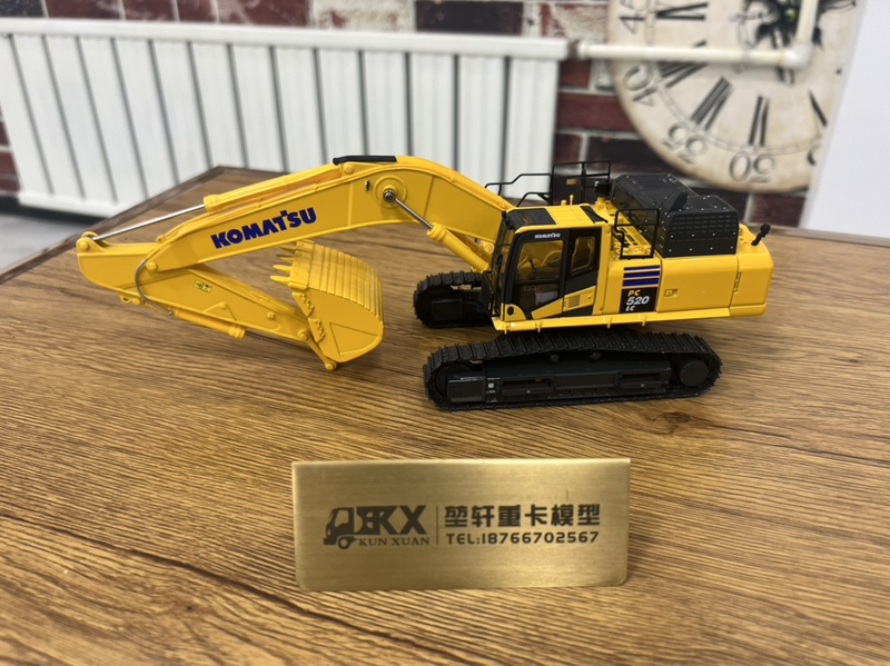 New Dm Komatsu Komatsu Pc520Lc-11M0 Excavator Alloy Engineering Vehicle Model 1:43