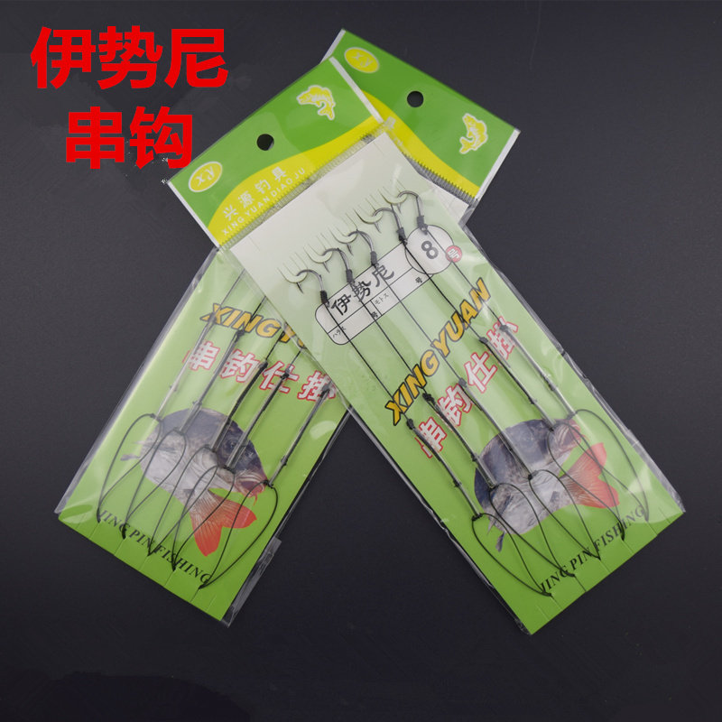 Ise-Shini strings hooked up to the hook for a fishing hook in the sea