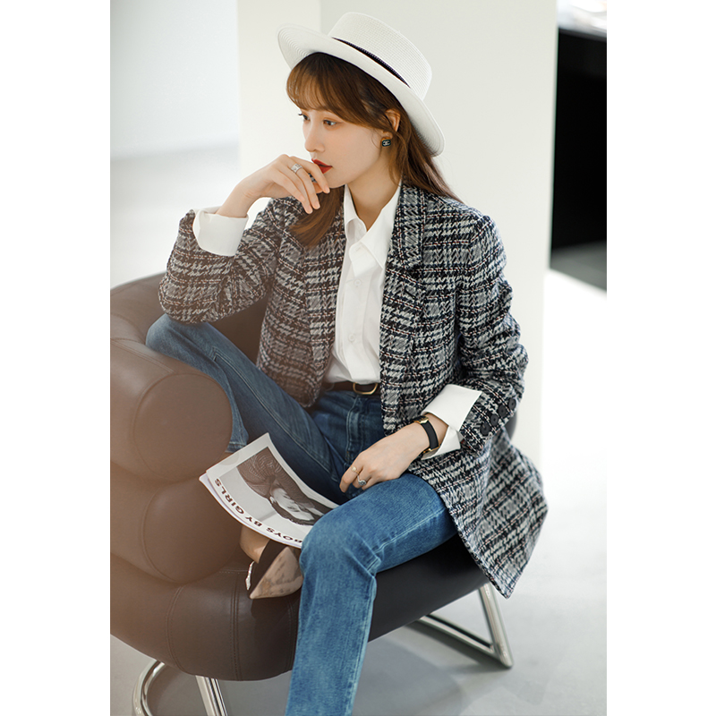 En luxury custom a cap luxury chi finished version of Italian wool grinded hand - dough suit