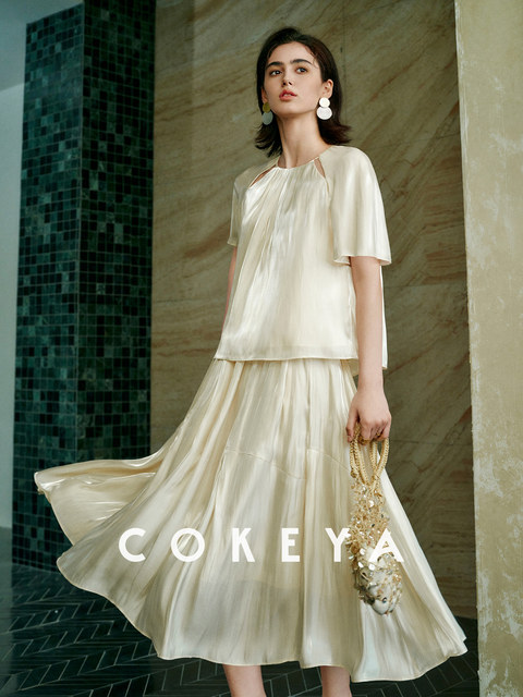 Soft light brings summer~ Pearlescent yarn thin round neck short-sleeved shirt for women summer high waist pleated skirt suit