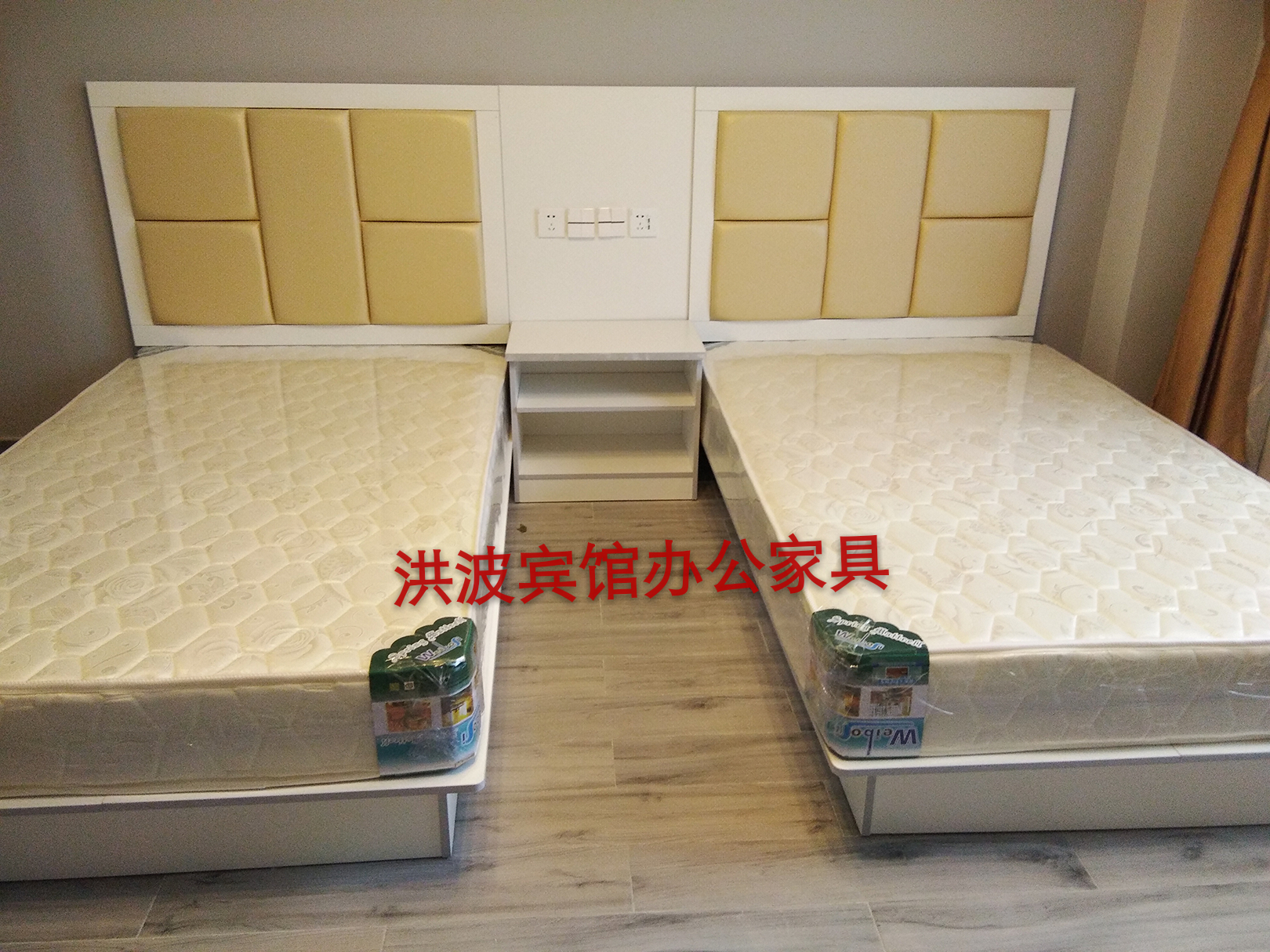 [Người bán vàng] Nội thất khách sạn tiêu chuẩn phòng đơn giường đầy đủ giường mềm giường cao và thấp bàn TV - Nội thất khách sạn giường ngủ đơn