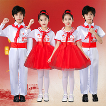New Years Day Childrens big choral performance to serve primary and middle school students Heqing fluffy dress Red scarves with less first team recital of performance clothes