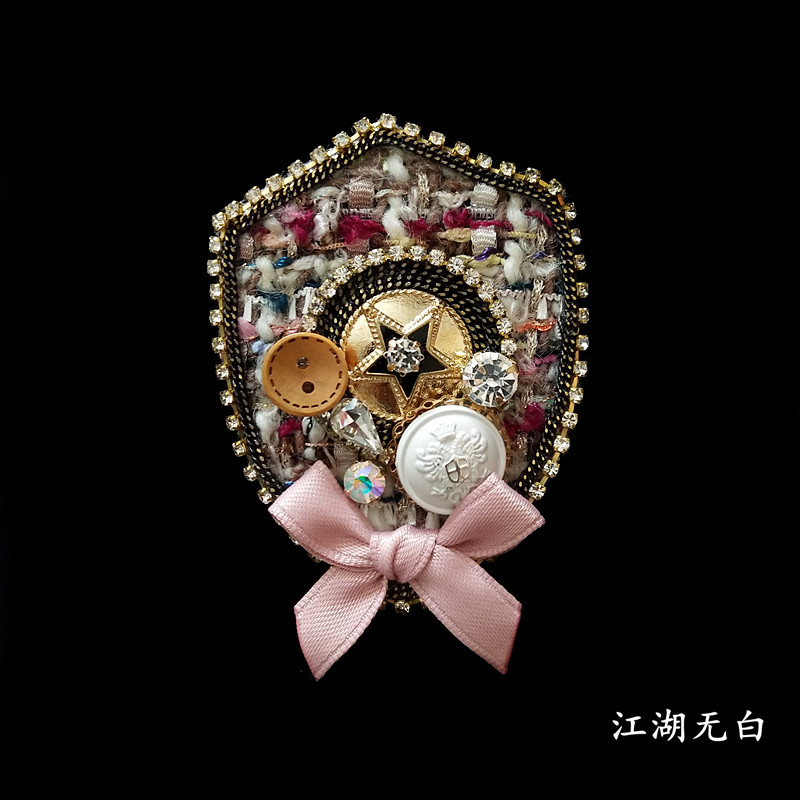 Retro Baroque palace Wind insignia Chest Needle Small Scented Wind Cloth Art Butterfly Knot Inlaid Drilling not a large coat of sweater