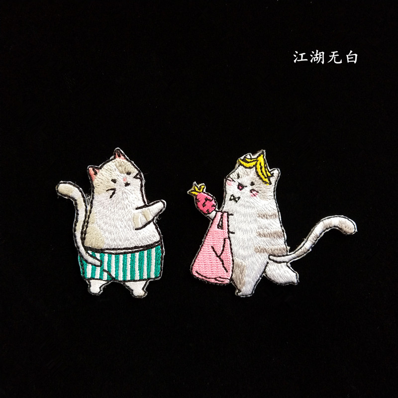 Japanese Yuzuo fresh cute cat breast cloth embroidered student couple pin T-shirt coat accessories