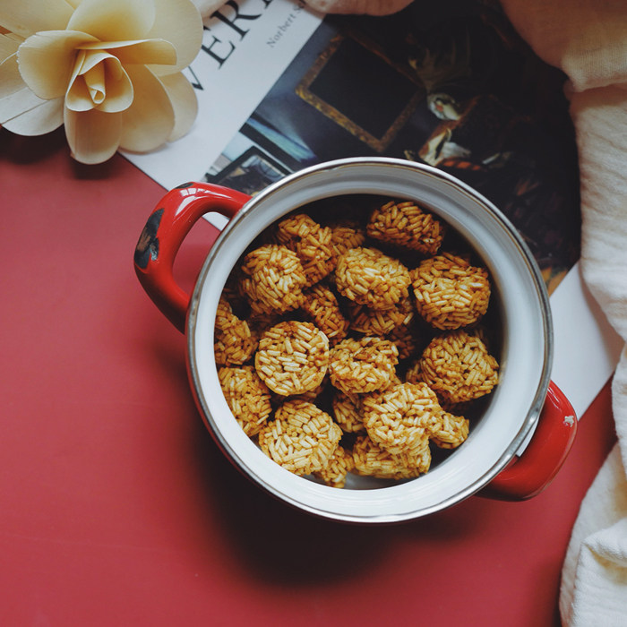 Happy Food Feast New Shrimp Noodle Ball a bite of a small instant noodle