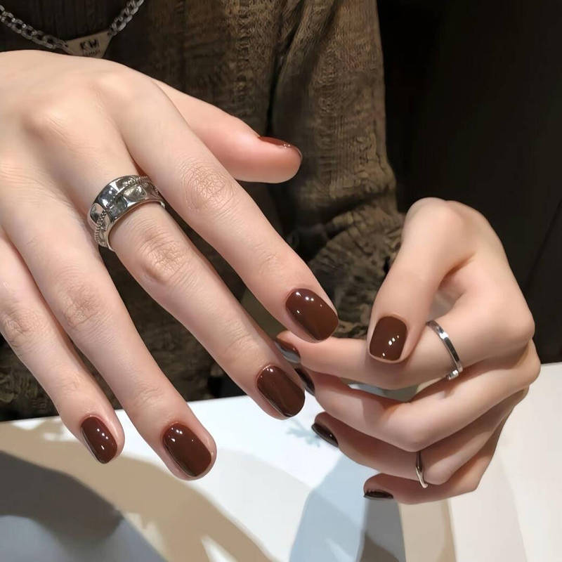 Purely Handmade Wearable Nails in Trendy Colors That Make the Skin Look Fairer, Short Style for Everyday Wear, Brown, Purple, Cherry Color, Autumn and Winter, High-End Feel