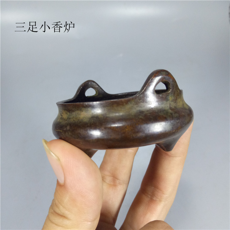 古銅三足香炉 宣德年製 款 希少チベット仏教 美術品 老銅香櫨 A306 老铜香炉老宣德炉古董老铜器传世清代老紫铜风磨铜三足冲耳炉子_