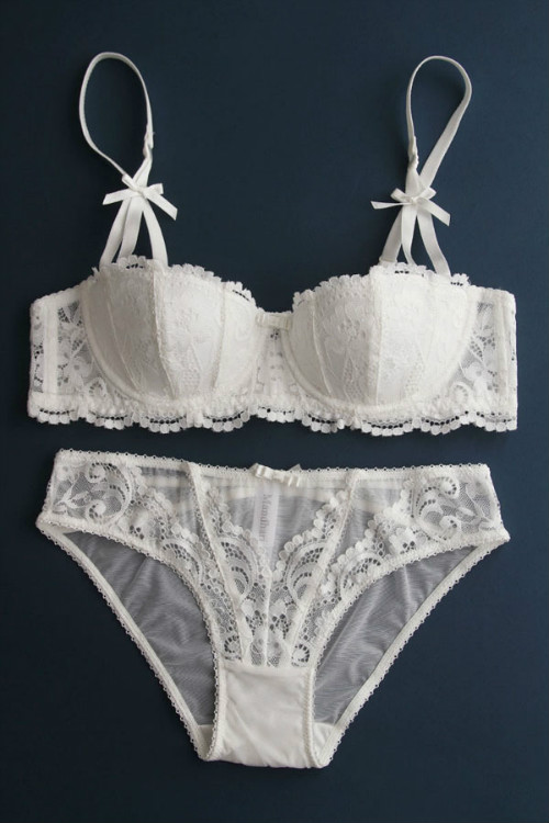 1/2 cup ren mỏng gợi cảm tập hợp áo ngực đặt nửa cup bra trên quần lót đỏ mùa hè phong cách mới - Bộ đồ lót set đồ lót đẹp