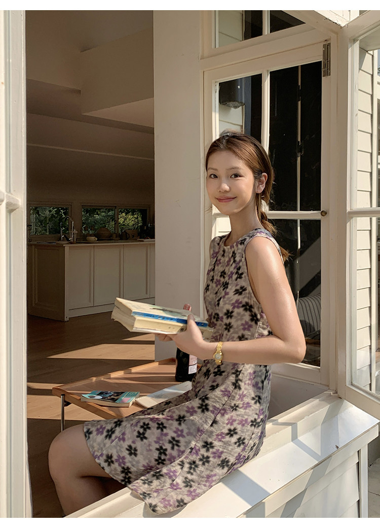 Tuuuh летнее платье без рукавов с круглым вырезом и цветочным принтом приталенное средней длины