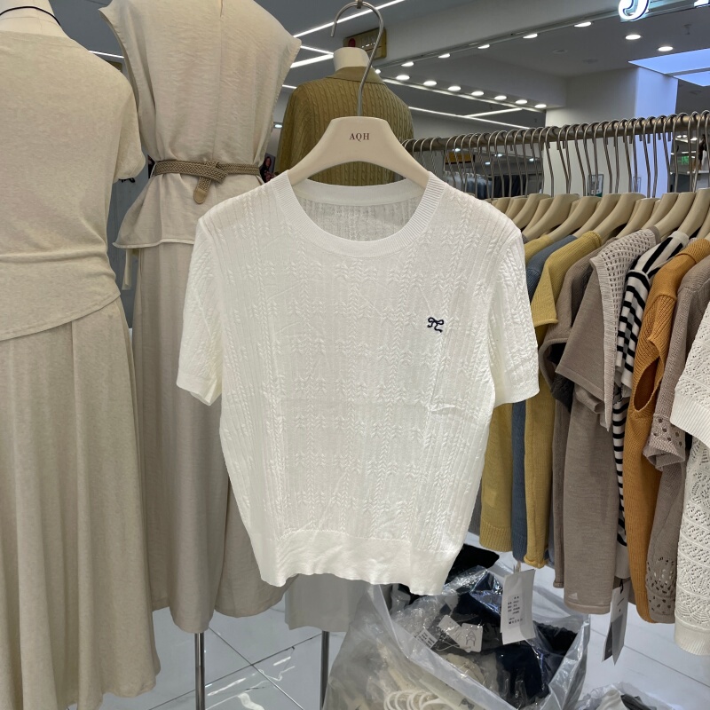 White Round-Neck Short-Sleeve Knit Top for Women, 2026 Summer New Versatile Slim-Fit Thin Base Shirt, Simple Sweater