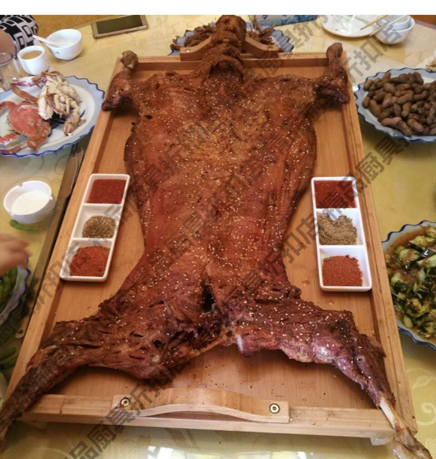 Mông Cổ toàn cừu trên nướng toàn bộ thịt cừu tấm nhà hàng phục vụ đặc biệt khay tre khay trà hình chữ nhật thêm lớn khay gỗ decor