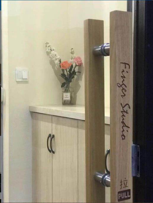 Custom imported log solid wood carving iogo handle glass door solid wood door handle hotel KTV pull