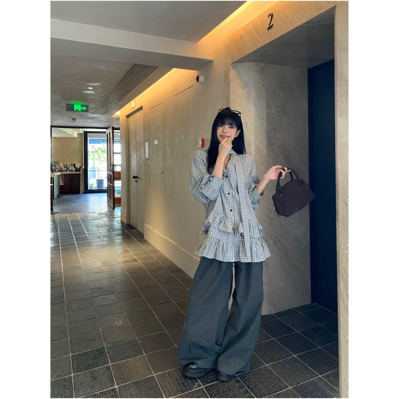 【Lin Bu Rou】Korean-Style Lazy Plaid V-Neck Long-Sleeve Shirt for Women, Loose and Slimming, Autumn Design Top 【Lin Bu Rou】Korean-Style Lazy Plaid V-Neck Long-Sleeve Shirt for Women, Loose and Slimming, Autumn Design Top