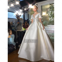 Bride satin wedding dress with shoulder big tail simple French Hepburn Slim retro Princess 2021 New temperament