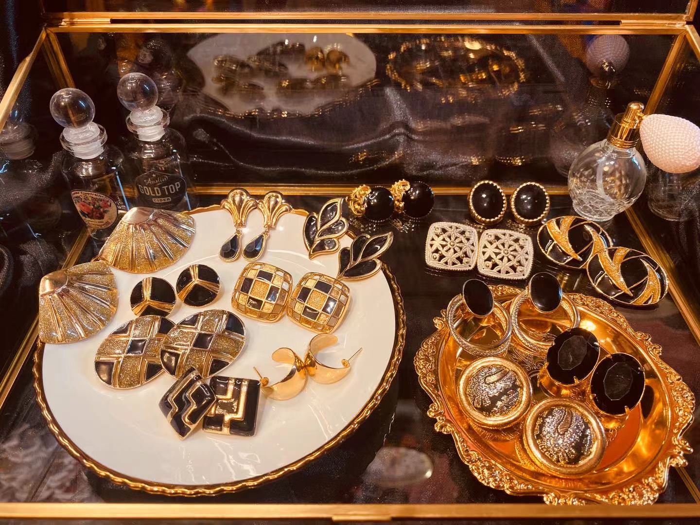 (Millionaire Bean) Vintage Earrings American Enamel Vintage Antique Antique Ear Clips European (10)