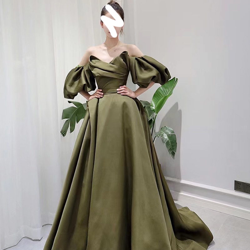Green elite evening dress, elegant long skirt, open shoulders, fitted, simple cut Green elite evening dress, elegant long skirt, open shoulders, fitted, simple cut