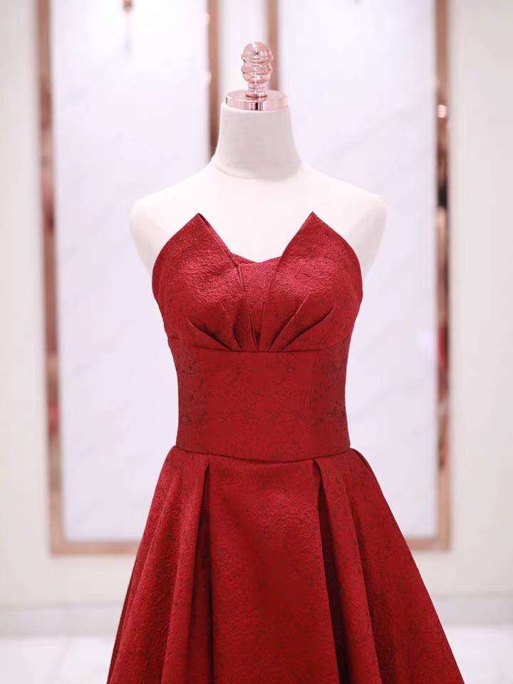 Red evening dress for bride, tube top, long skirt, 2021 collection, V-neckline Red evening dress for bride, tube top, long skirt, 2021 collection, V-neckline