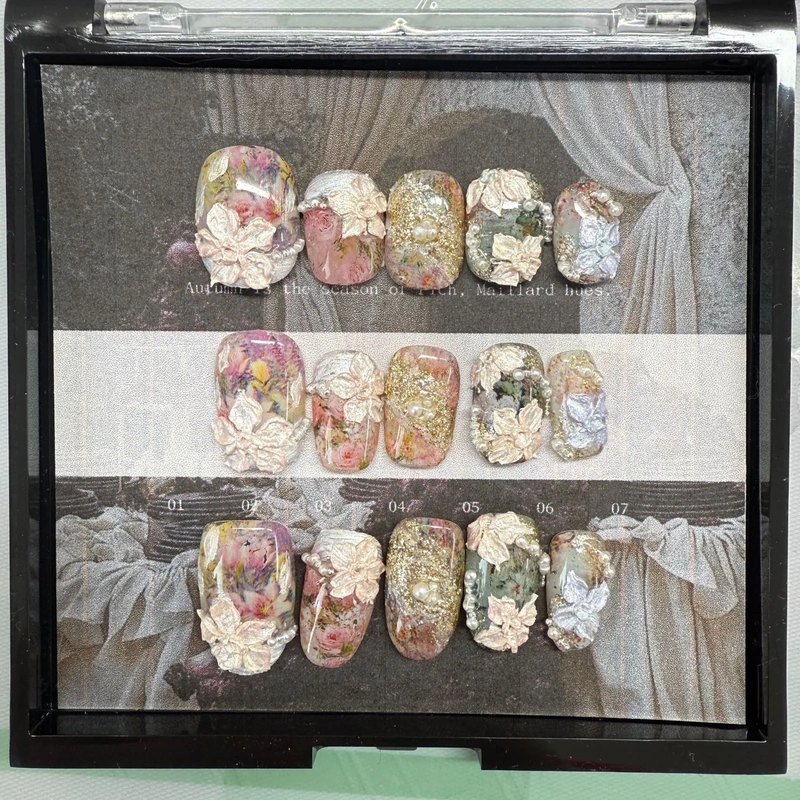 B0010~Light Luxury Retro Oil Painting Palace Art Style, High-End Personalized Short Handmade Wearable Nails with a White-Enhancing and Gradient Effect