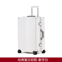 Классическая антикварная алюминиевая рама цвета слоновой кости.