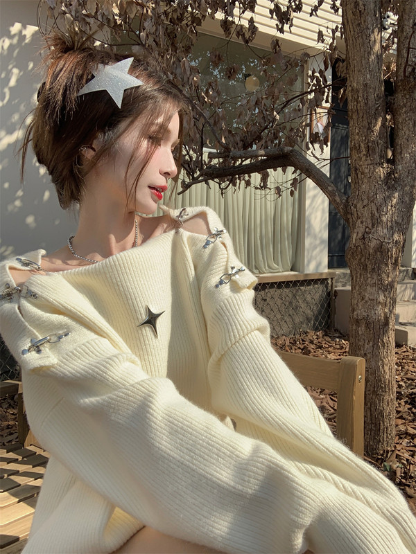 Plus-Size Designer Hollow-Out Off-Shoulder Sweater for Women, New Autumn and Winter Style, Lazy Style Knitted Long-Sleeve Top