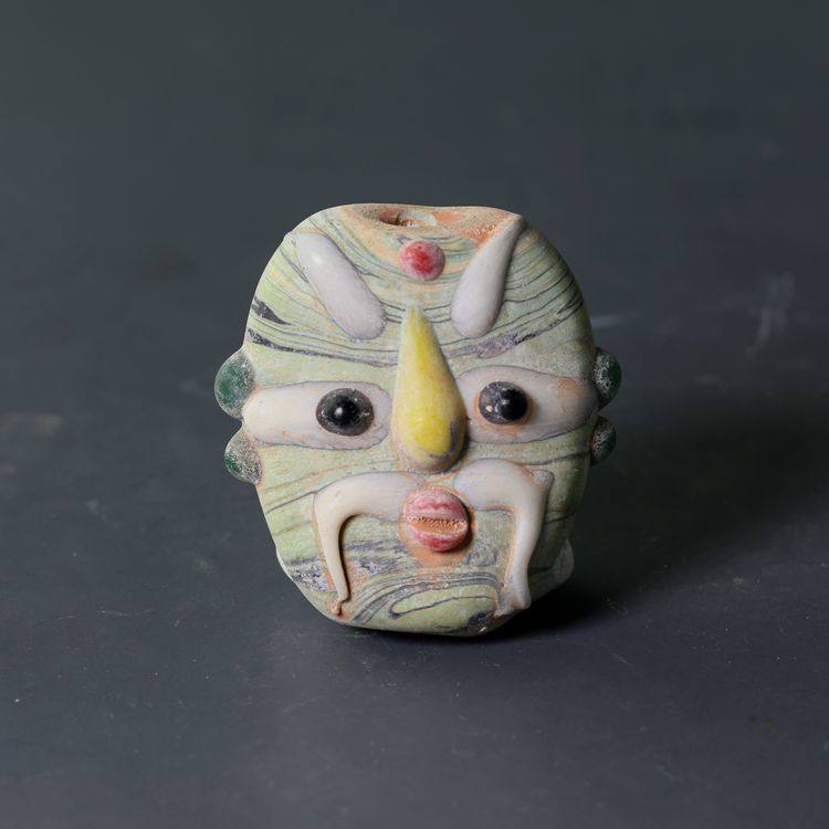 Buddha's Cabinet Exquisite Six Eyes Damo Flat Beads Pendant Face Portrait of old glazed item Pendant Hand Strings