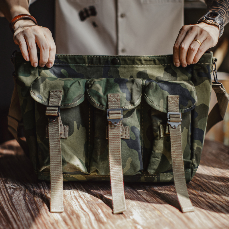 Madden Workwear American Camouflage Tactical Shoulder Bag Outdoor Training Jungle Single Shoulder Bag Large Capacity Tote Messenger Bag for Men