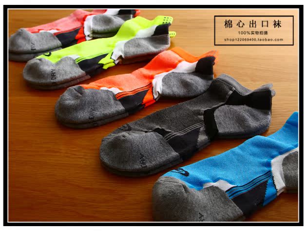 Đêm đặc biệt chạy vớ phản quang chạy nhanh khăn khô đáy quần thể thao cotton khử mùi tập thể dục bóng rổ cưỡi vớ mùa hè nam và nữ tất trắng cao cổ