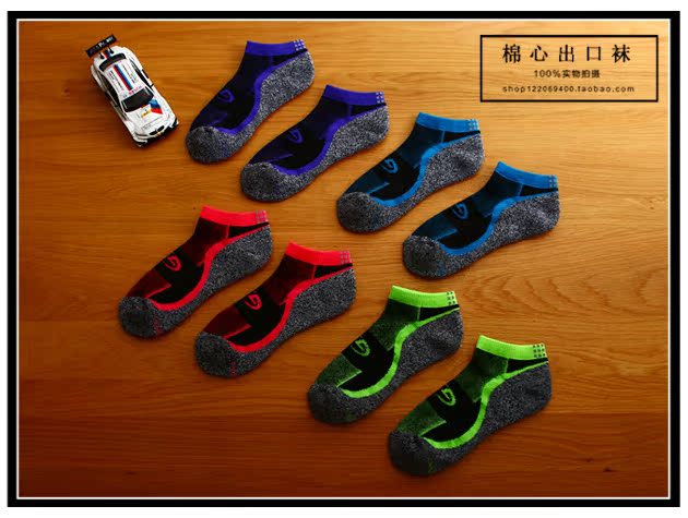 Đêm đặc biệt chạy vớ phản quang chạy nhanh khăn khô đáy quần thể thao cotton khử mùi tập thể dục bóng rổ cưỡi vớ mùa hè nam và nữ tất trắng cao cổ