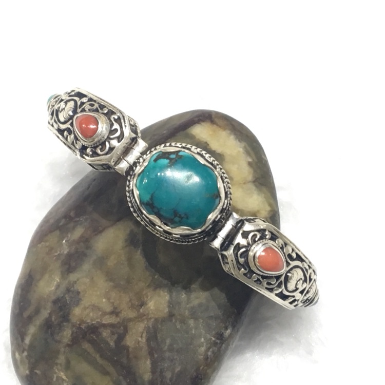 Nepalese S925 silver ornament bracelet studded green pine stone male and female style Fashion Individuality Retro Accessories National Wind