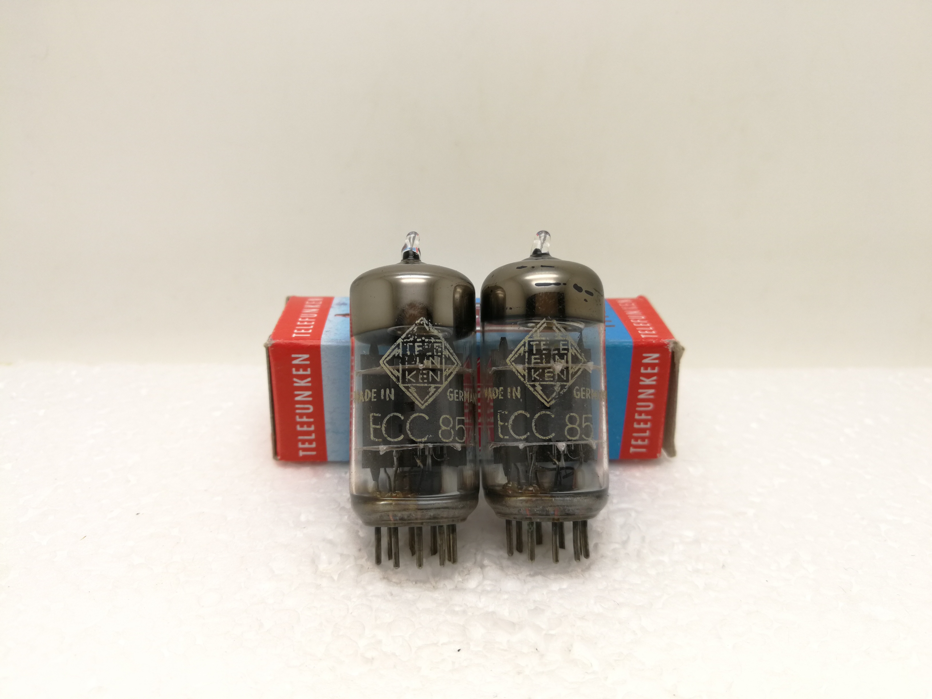New Telefunken ECC85 6N1 6AQ8 vacuum tube