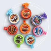 Chàng trai nhảy bình thường yo-yo yo-yo yo-yo hướng dẫn tăng tốc đàn hồi mát mẻ cô gái trẻ đêm