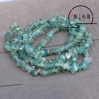 Полоса голубого апатита толщиной 5-8 мм, длиной 80 см.