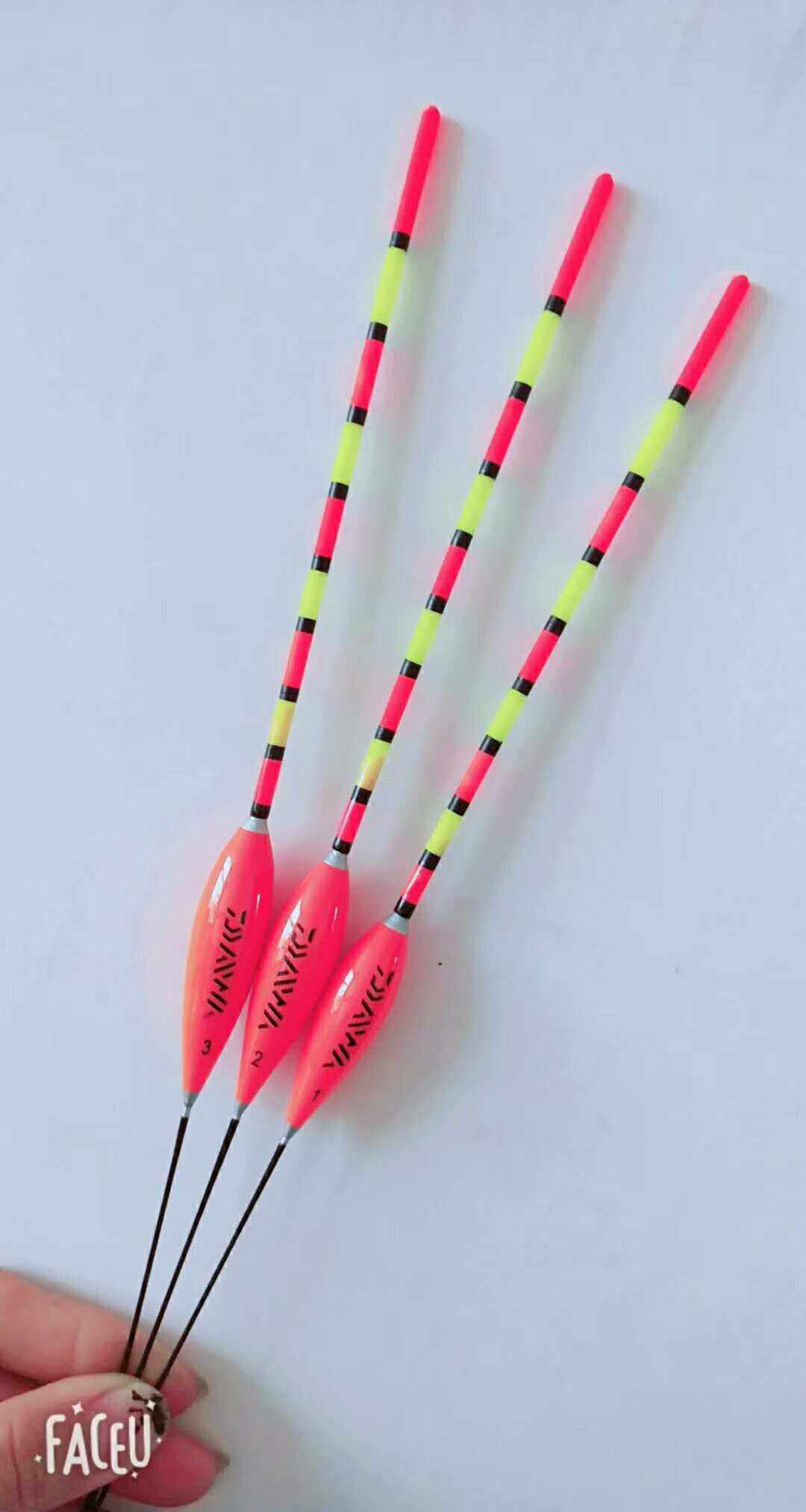 Crucian carp float light mouth fish float bold eye-catching tail high sensitivity Bal fir buoy float No. 1-3