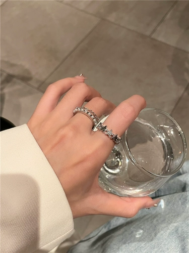 Комплект, небольшое дизайнерское безразмерное универсальное кольцо, коллекция 2023, тренд сезона, простой и элегантный дизайн, на указательный палец