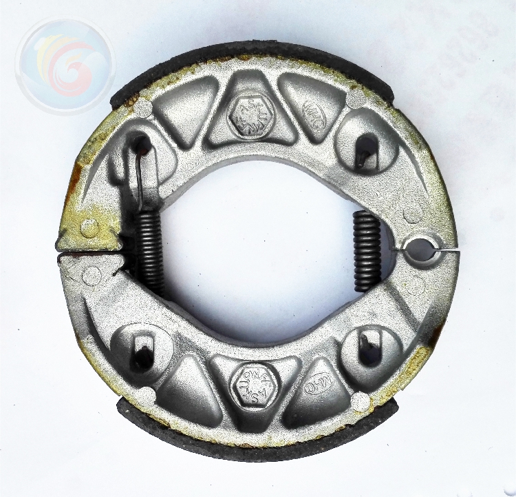 Áp dụng má phanh Yamaha Furui 100 phía sau Khối phanh sau LYM100T-2 thắng đĩa xe máy