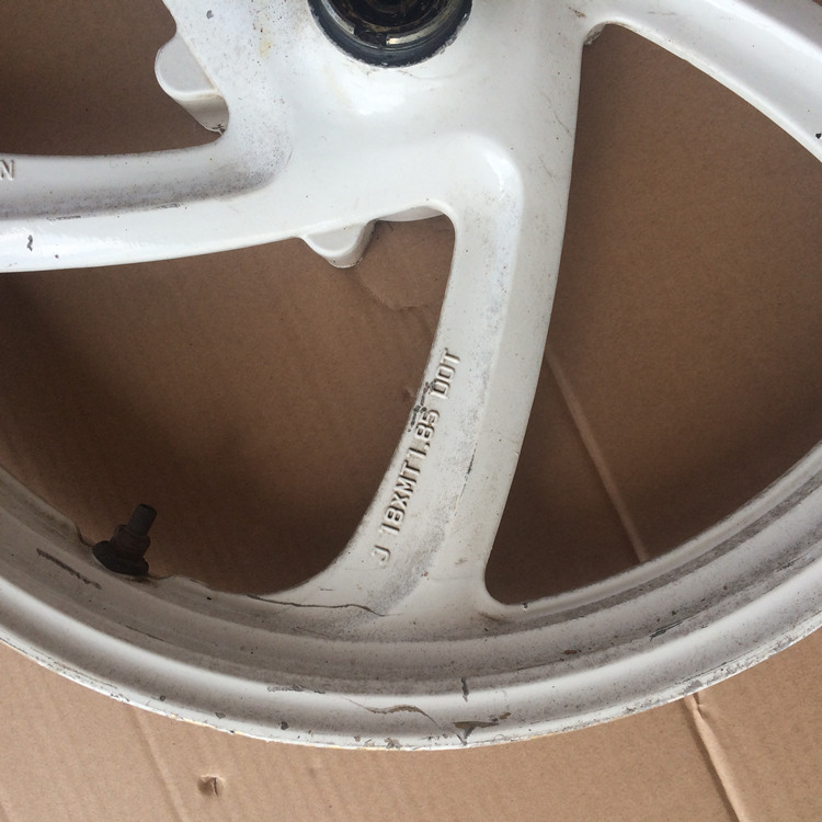 Áp dụng cho việc xây dựng Yamaha Jinlong JYM250 bánh trước vành trước bánh trước nhôm trắng - Vành xe máy vành xe dream chính hãng