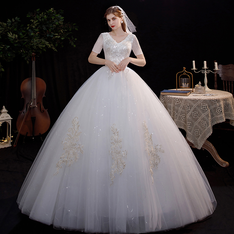 Light and luxurious main wedding gown 2021 Winter bride's new line of shoulders V-collar with supersensly shiny Hepburn