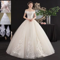 Рекомендуемый трех -точный набор продавцов шампанского со свадебными платьями