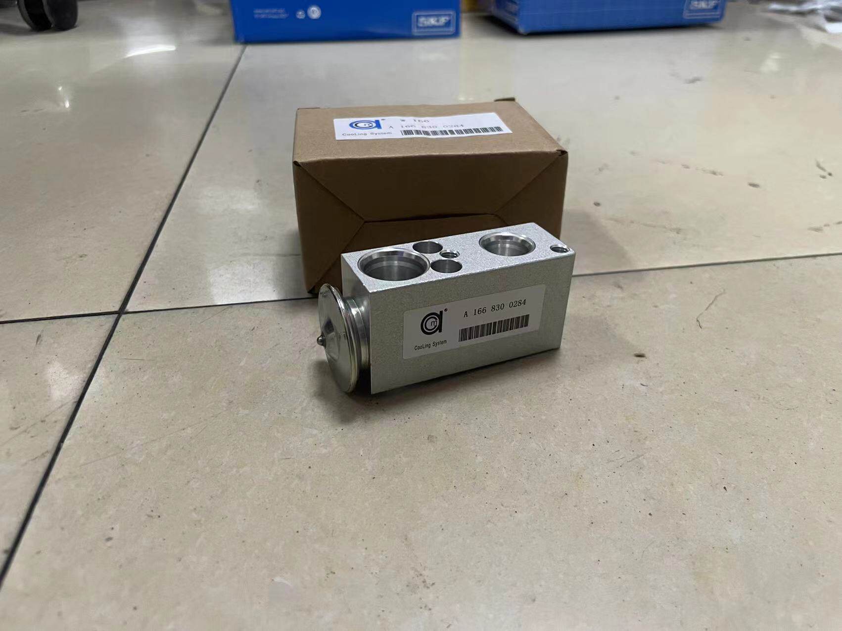 товар из китая 奔驰w166gls350gle320gle400ml350gl400gls63空调蒸发器芯膨胀阀 MAHLE