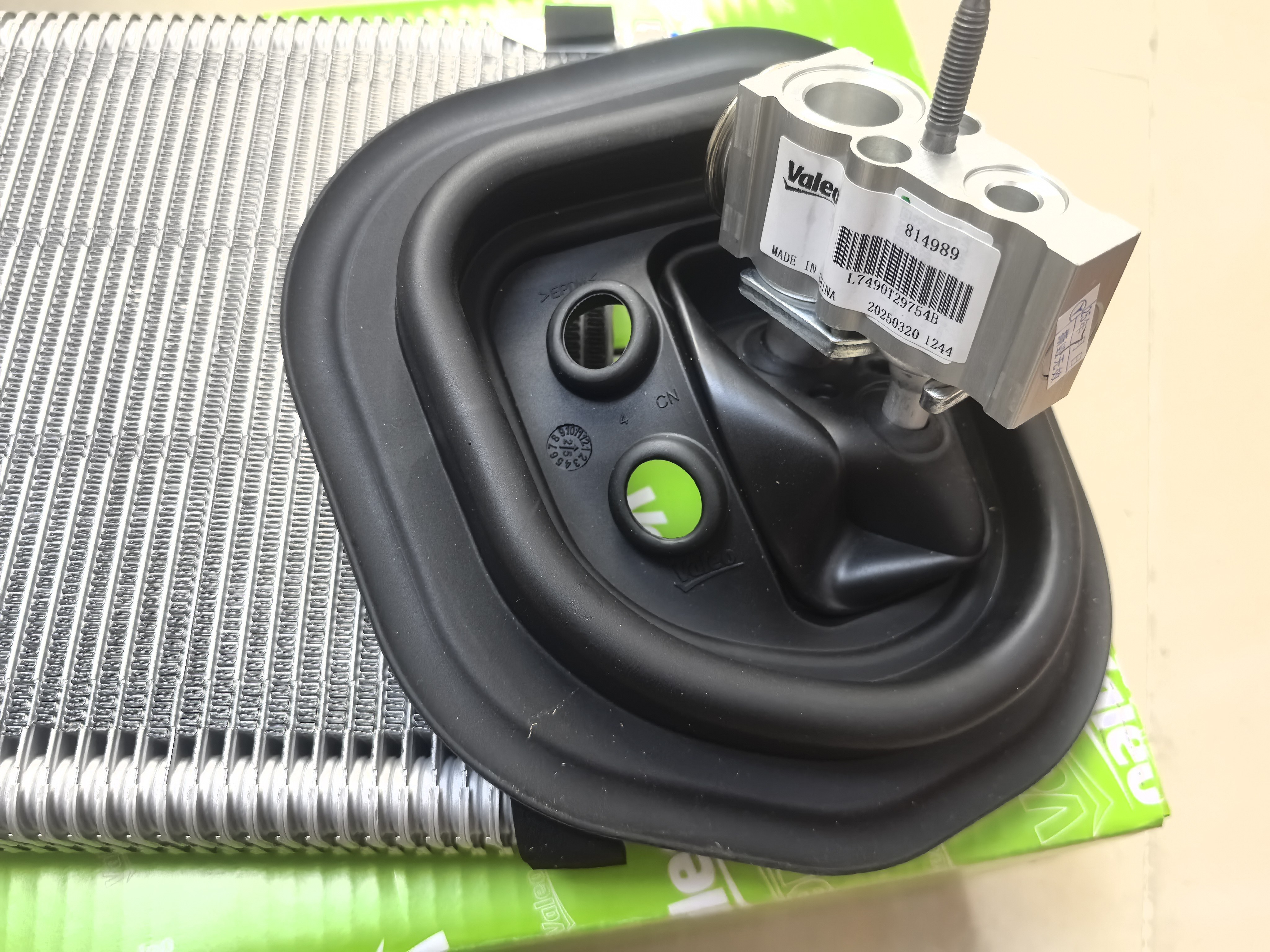товар из китая 奔驰c200c300e260e300glc300g500gls260amggtw205w213蒸发器芯 Valeo