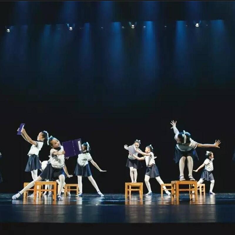 Cuốn sách thiếu nhi phong cách Xiaohe thứ 9 âm thanh trang phục biểu diễn vũ đạo đạo đức Lang Langzhen quần áo trẻ em 10 tuổi
