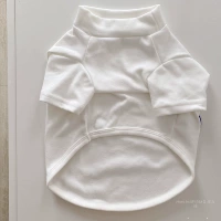 Белый тонкий бархат не отступает и не меняет